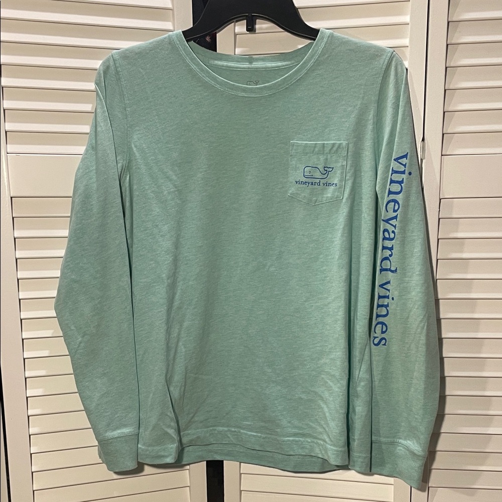 Vineyard Vines Women’s Tri-Color Vintage Whale Long Sleeve Tee